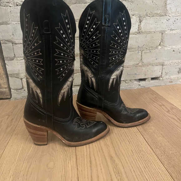 Black Western Heeled Boots - Picture 3 of 5